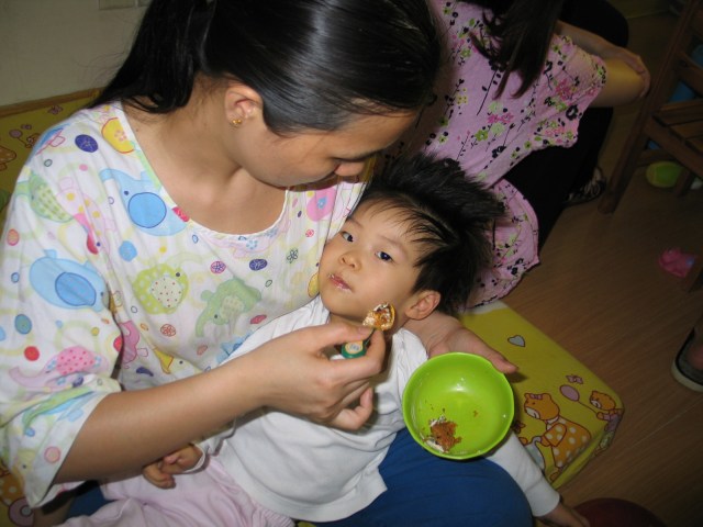 Annie-BHouse-being fed