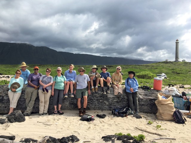 • e-J0218 beach trash groupCR