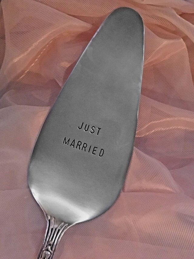 _J1921 just married cake serverCR