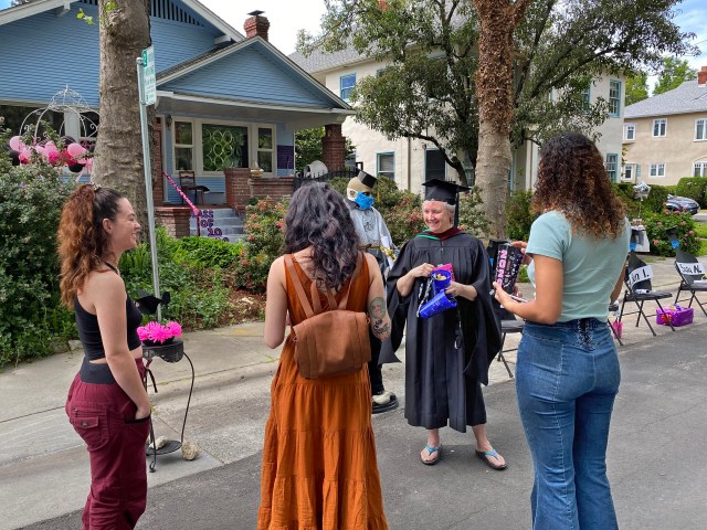 -Jans hands out swag