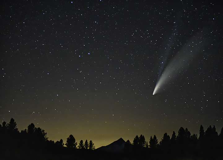 Comet Neowise over Mt. Jefferson
