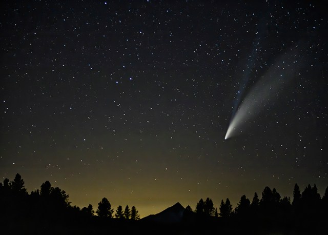 Comet Neowise over Mt. Jefferson